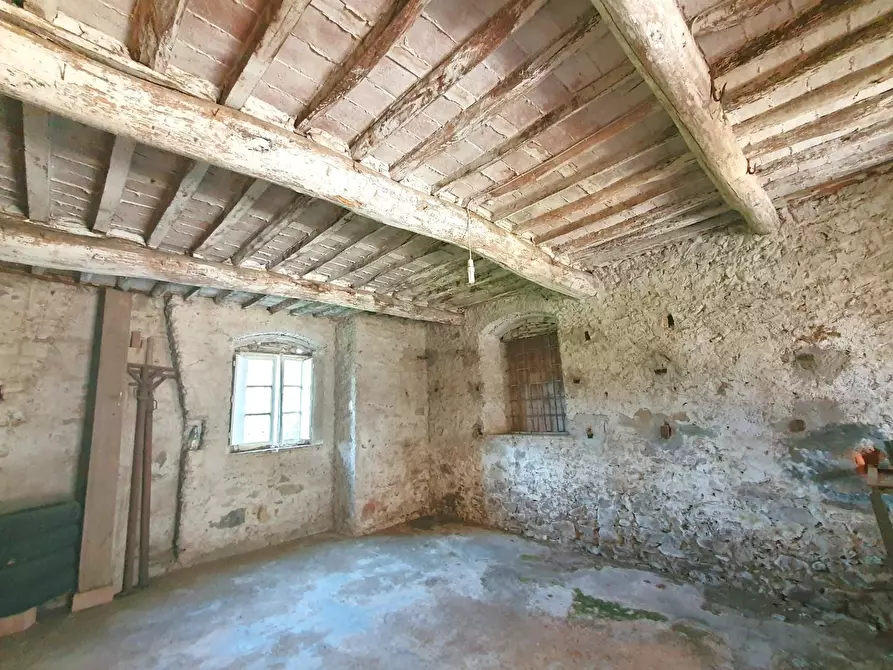 Immagine 30 di Deposito in vendita  a Capannori