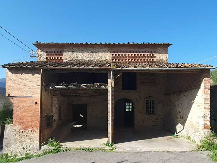 Immagine 44 di Deposito in vendita  a Capannori