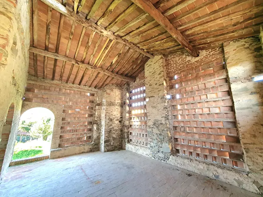 Immagine 15 di Deposito in vendita  a Capannori