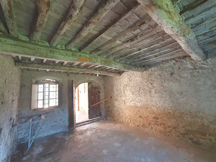 Immagine 28 di Deposito in vendita  a Capannori