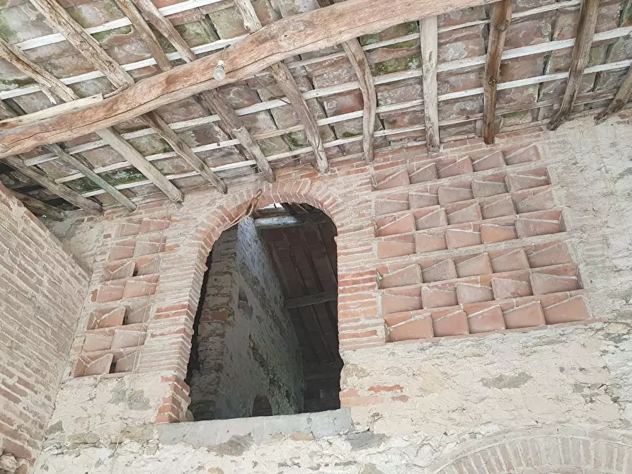 Immagine 31 di Deposito in vendita  a Capannori