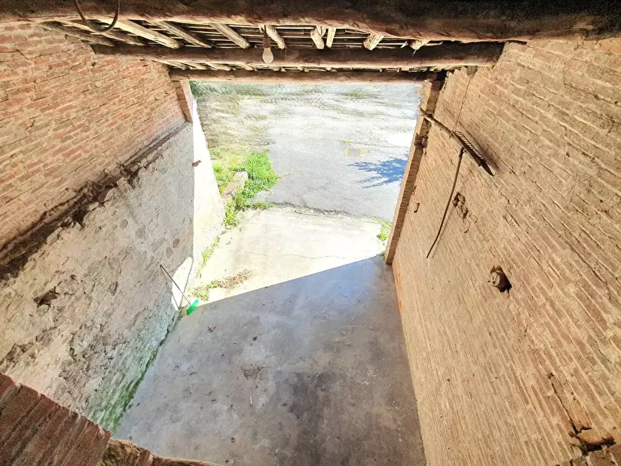 Immagine 35 di Deposito in vendita  a Capannori