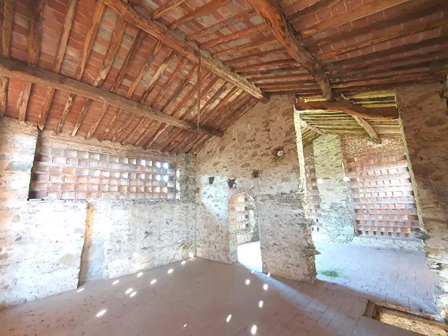 Immagine 1 di Deposito in vendita  a Capannori