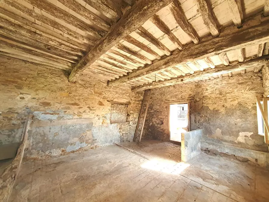 Immagine 20 di Deposito in vendita  a Capannori