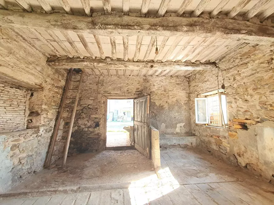 Immagine 19 di Deposito in vendita  a Capannori