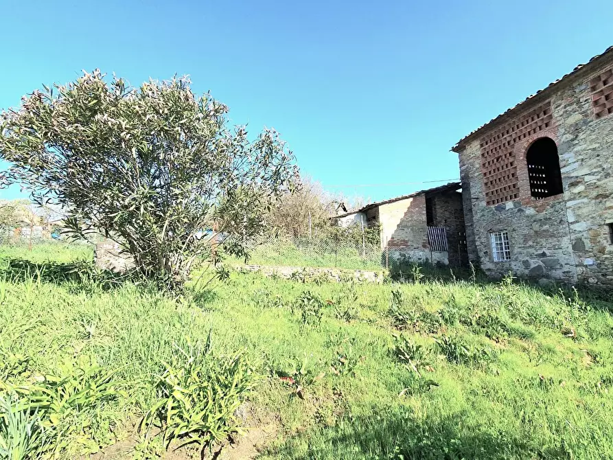 Immagine 40 di Deposito in vendita  a Capannori