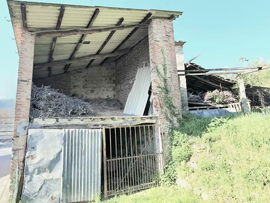 Immagine 39 di Deposito in vendita  a Capannori