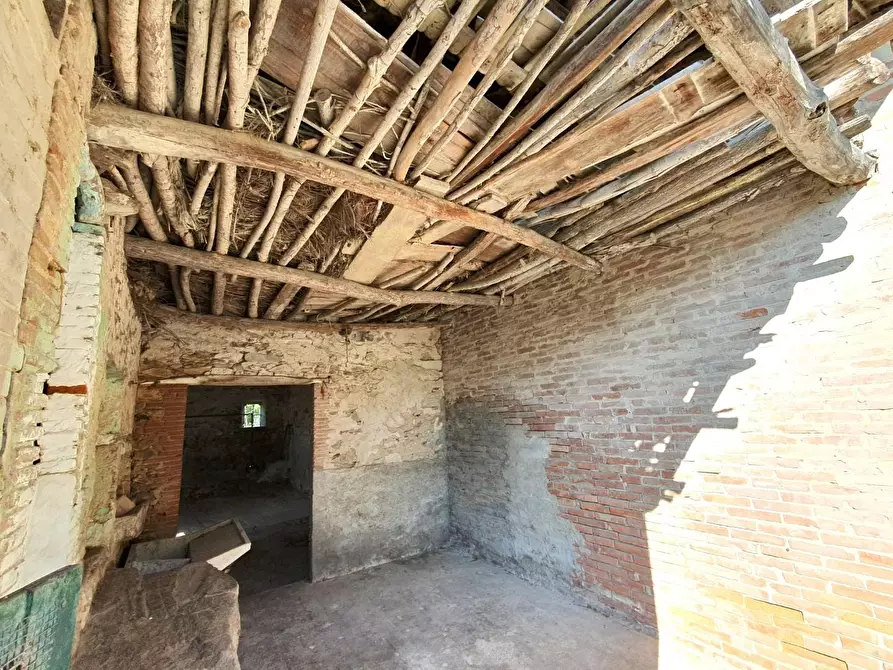 Immagine 24 di Deposito in vendita  a Capannori