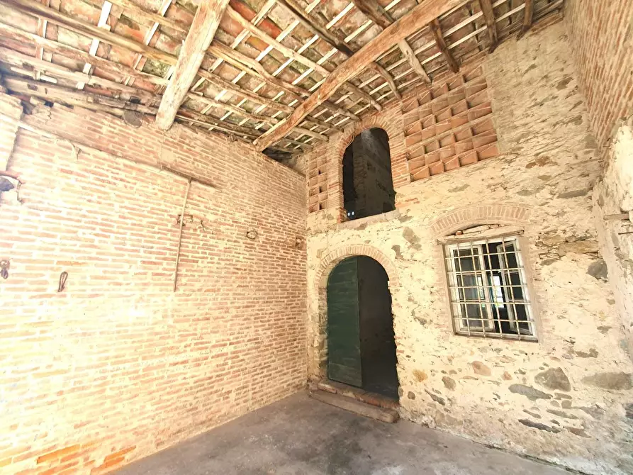 Immagine 32 di Deposito in vendita  a Capannori