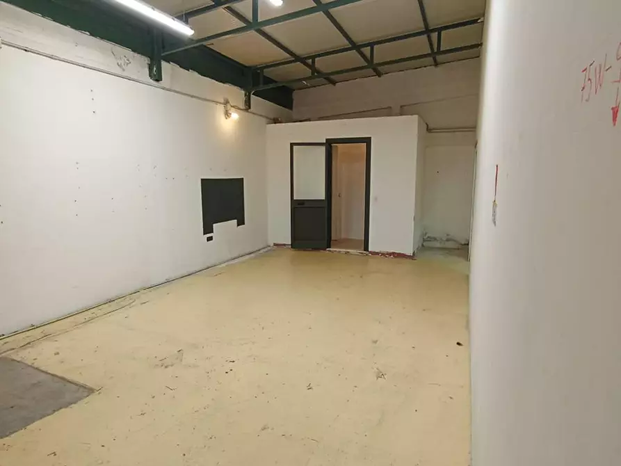Immagine 1 di Magazzino in affitto  a Carrara