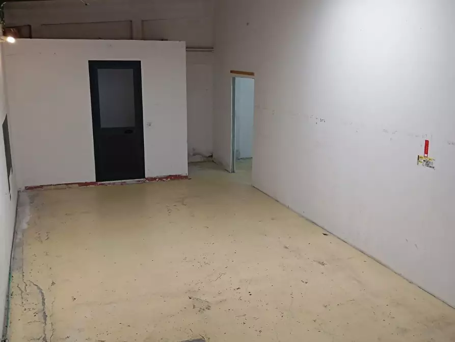 Immagine 5 di Magazzino in affitto  a Carrara