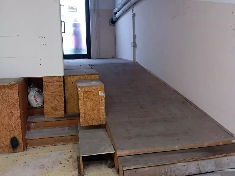 Immagine 2 di Magazzino in affitto  a Carrara