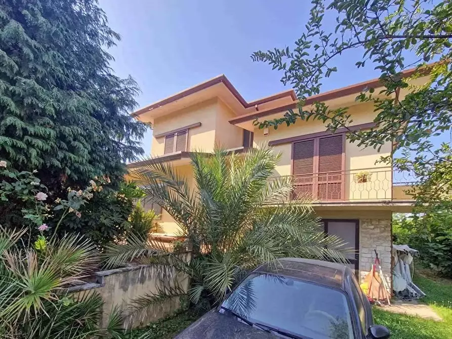 Immagine 1 di Villa in vendita  a Pietrasanta