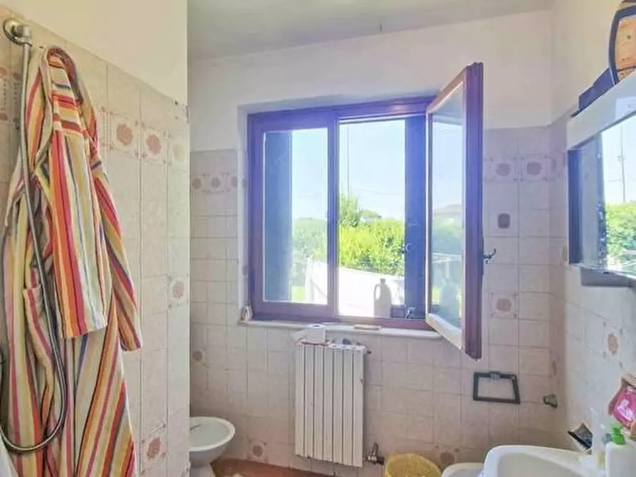 Immagine 9 di Villa in vendita  a Pietrasanta