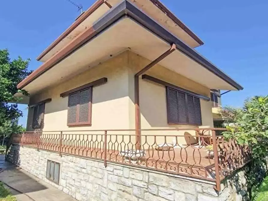 Immagine 6 di Villa in vendita  a Pietrasanta