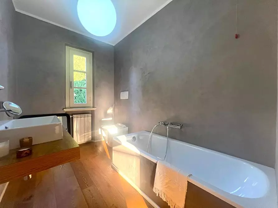 Immagine 31 di Villetta a schiera in vendita  a Camaiore