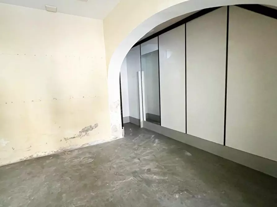 Immagine 1 di Locale commerciale in vendita  a Pisa