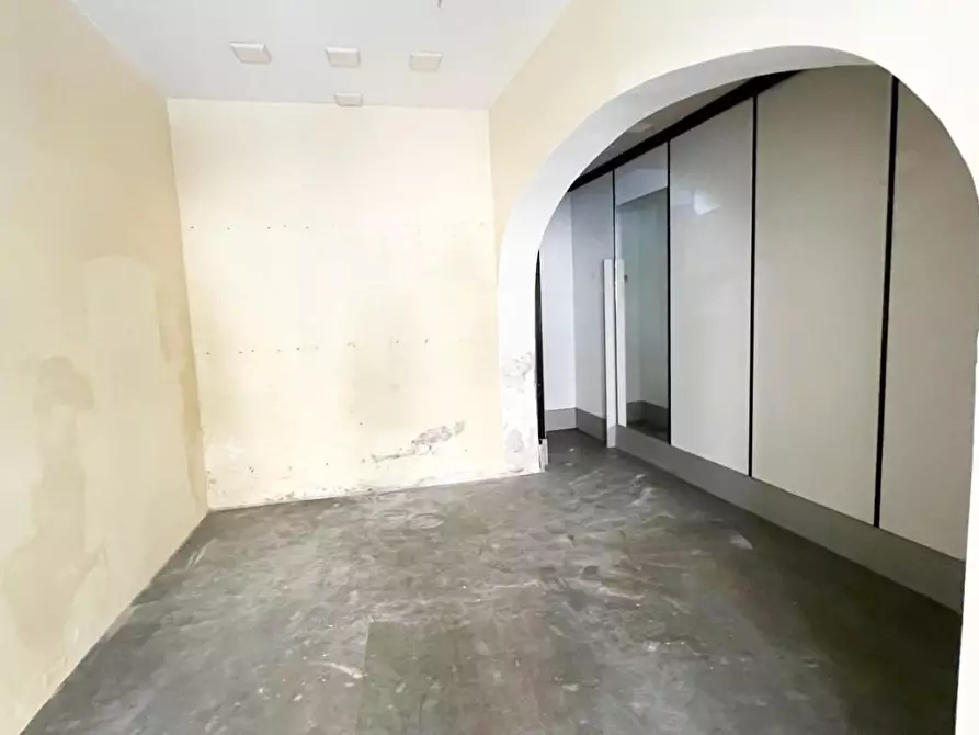 Immagine 4 di Locale commerciale in vendita  a Pisa