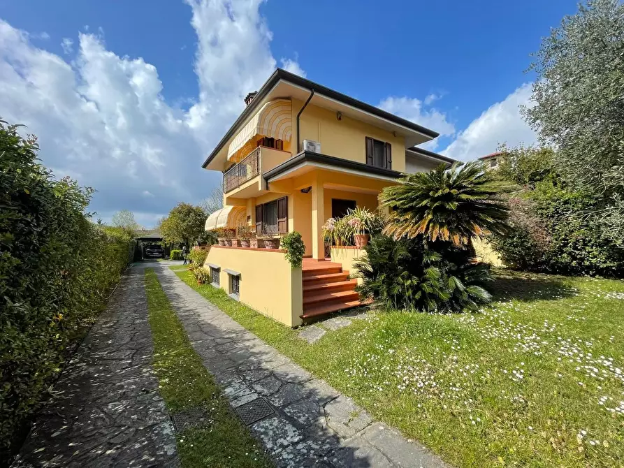 Immagine 2 di Casa bifamiliare in affitto  a Forte Dei Marmi