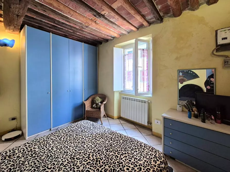 Immagine 11 di Appartamento in vendita  a Lucca