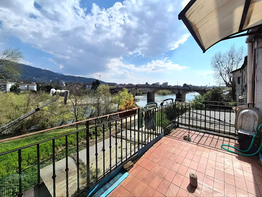 Immagine 1 di Appartamento in vendita  a Lucca