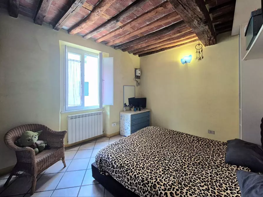 Immagine 10 di Appartamento in vendita  a Lucca