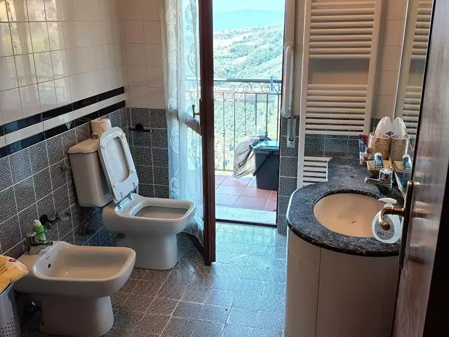 Immagine 6 di Appartamento in vendita  a Ortonovo