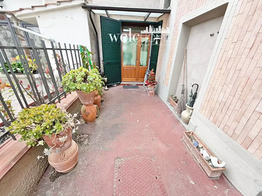 Immagine 33 di Appartamento in vendita  a Campi Bisenzio
