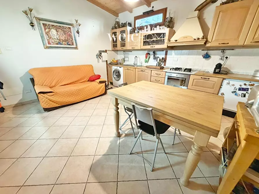 Immagine 21 di Appartamento in vendita  a Campi Bisenzio