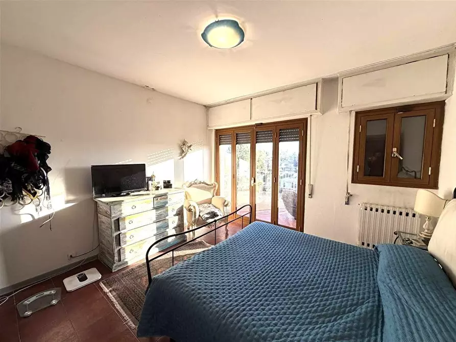 Immagine 8 di Mansarda in vendita  a Massa