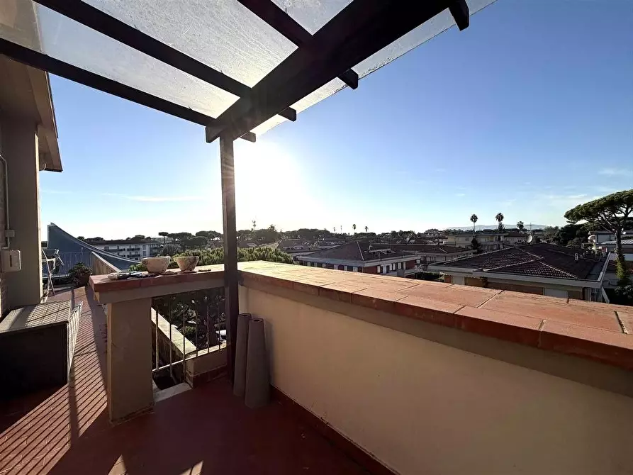 Immagine 13 di Mansarda in vendita  a Massa