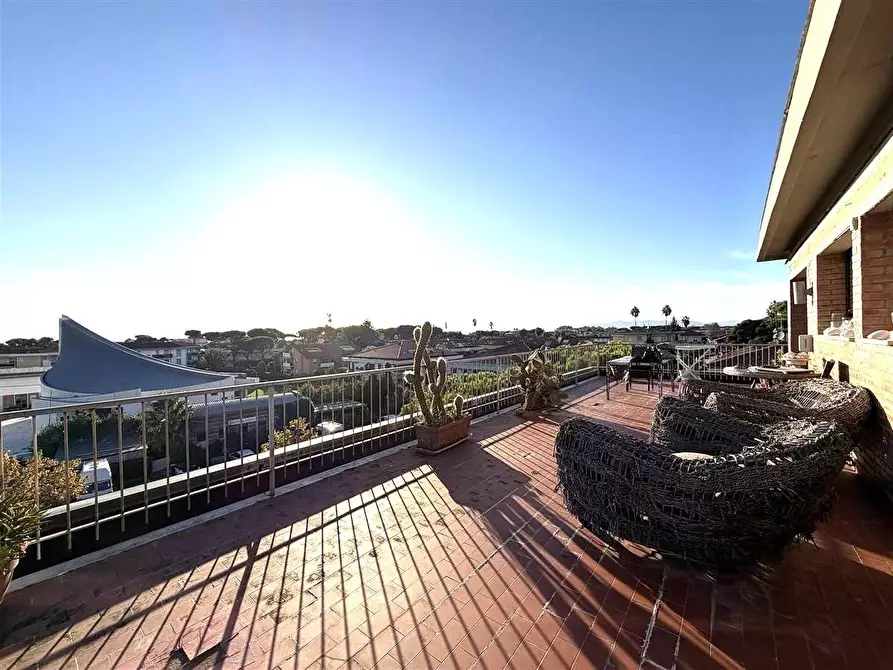 Immagine 16 di Mansarda in vendita  a Massa