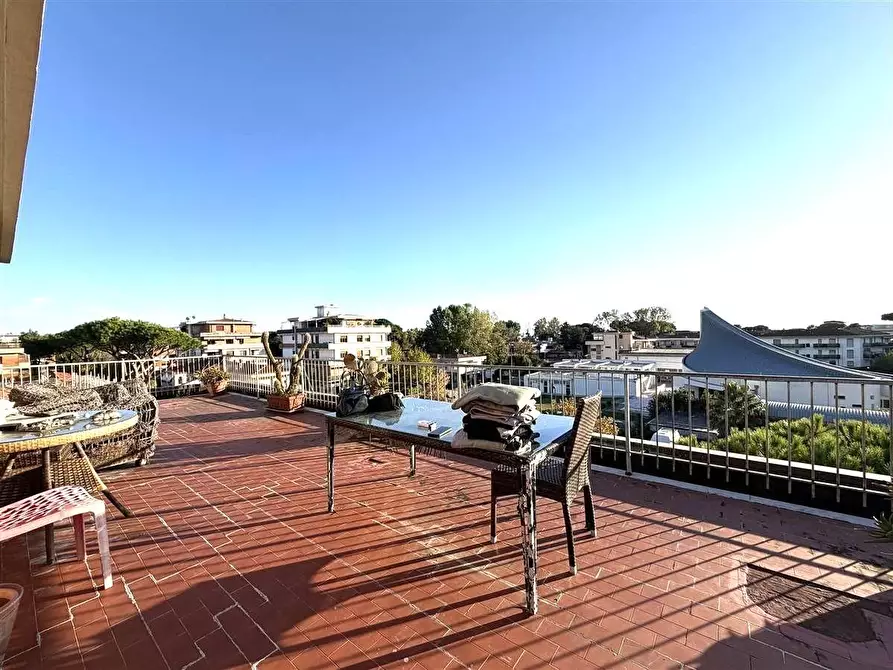 Immagine 15 di Mansarda in vendita  a Massa