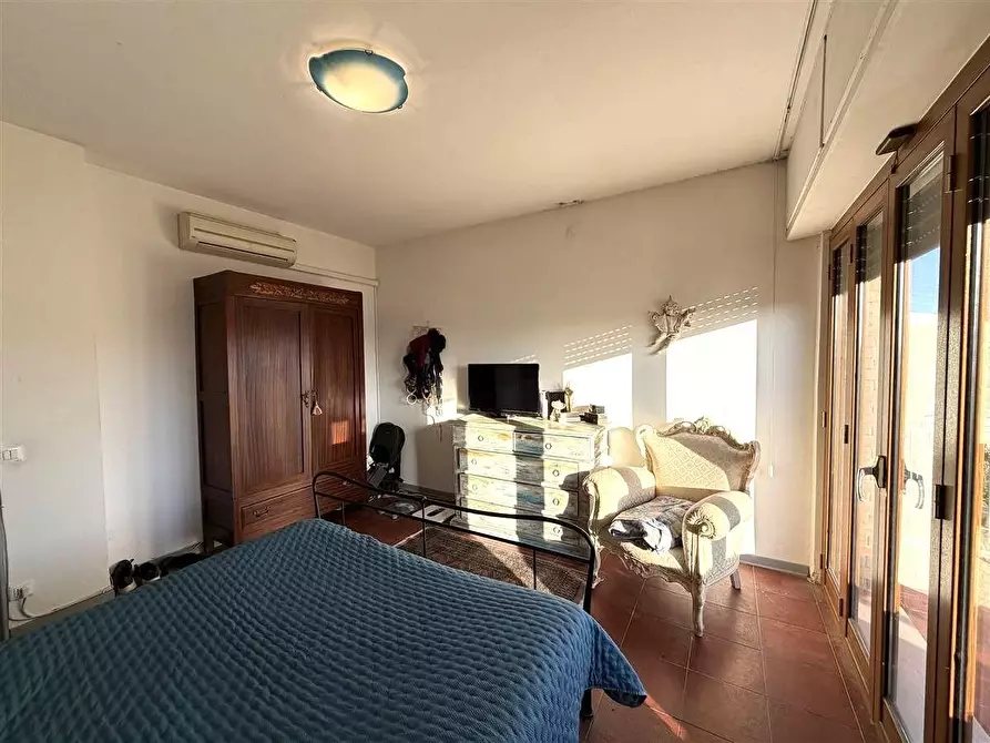 Immagine 9 di Mansarda in vendita  a Massa