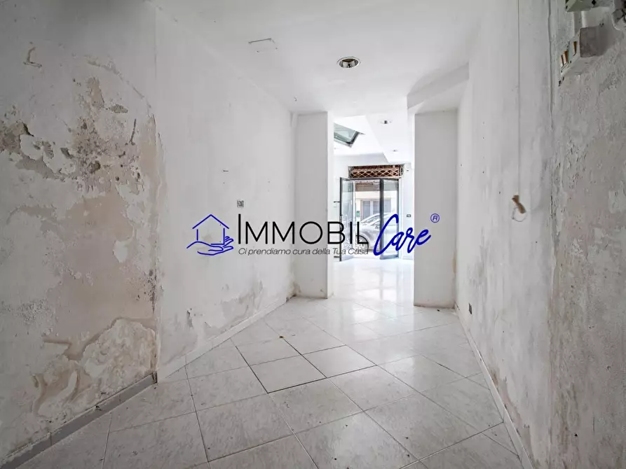 Immagine 5 di Locale commerciale in vendita  a Livorno