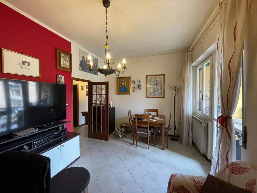 Immagine 2 di Appartamento in vendita  a Lucca