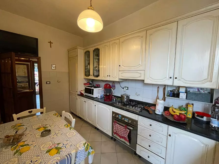 Immagine 5 di Appartamento in vendita  a Lucca