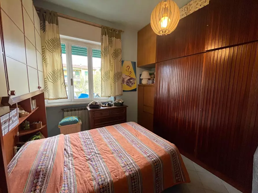 Immagine 15 di Appartamento in vendita  a Lucca