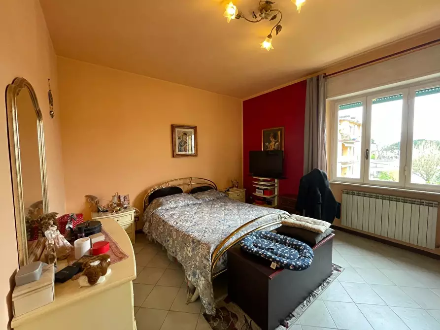 Immagine 9 di Appartamento in vendita  a Lucca