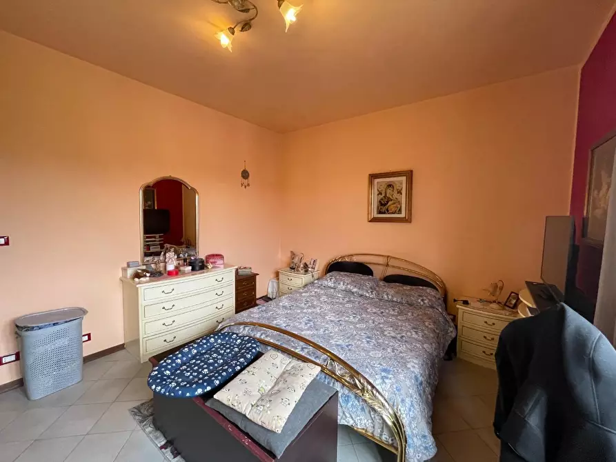 Immagine 10 di Appartamento in vendita  a Lucca