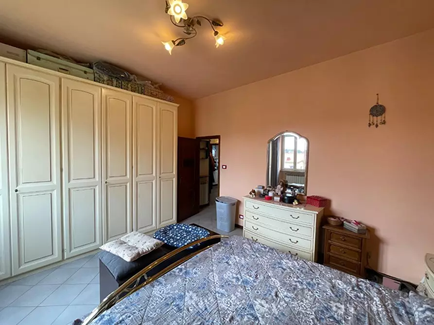 Immagine 11 di Appartamento in vendita  a Lucca