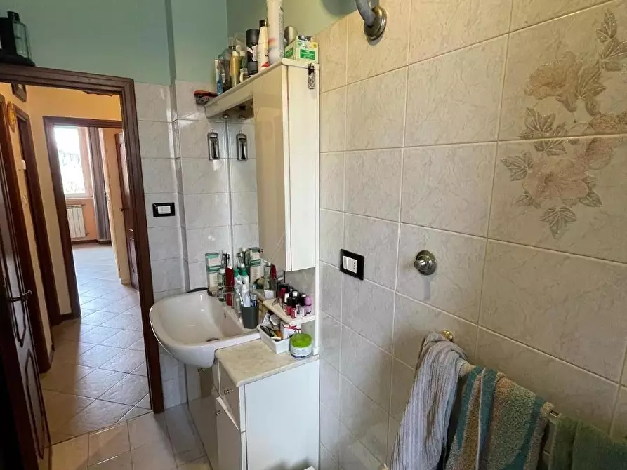 Immagine 17 di Appartamento in vendita  a Lucca