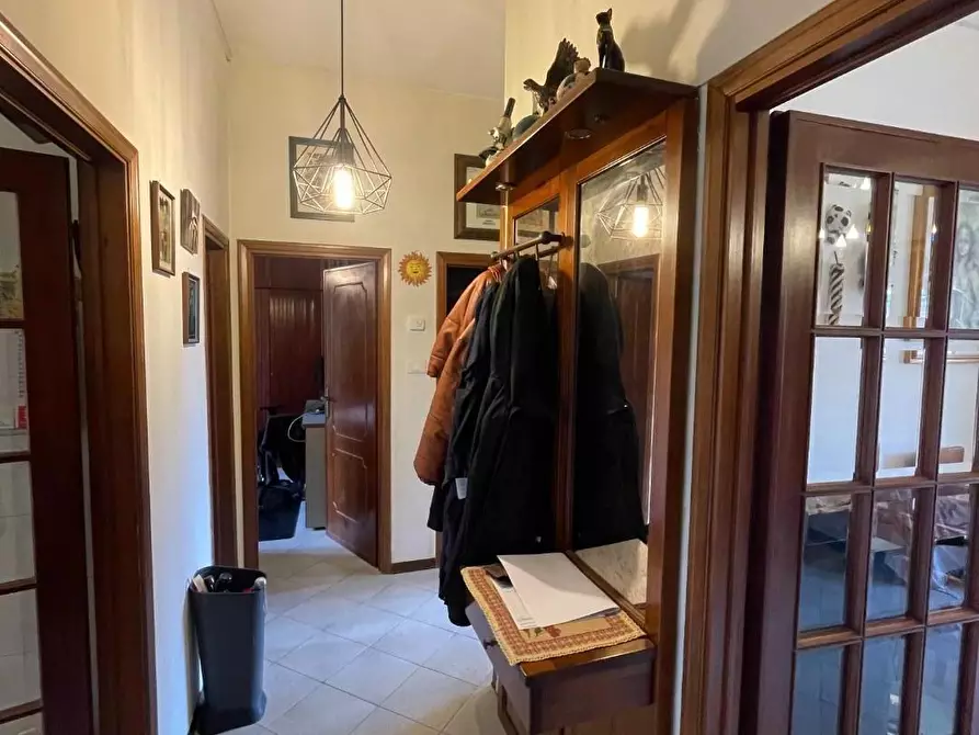 Immagine 8 di Appartamento in vendita  a Lucca