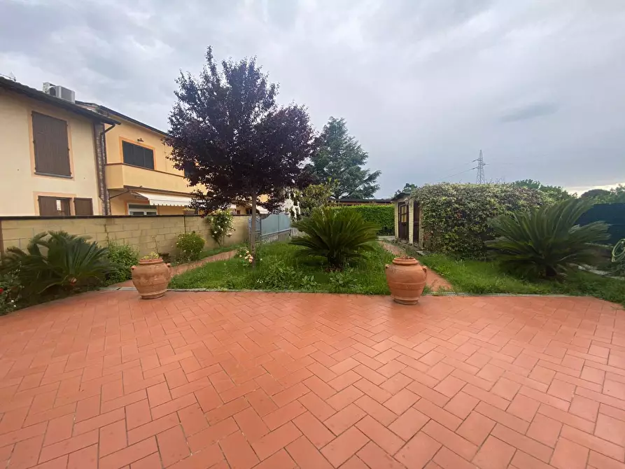 Immagine 17 di Casa bifamiliare in vendita  a Cascina