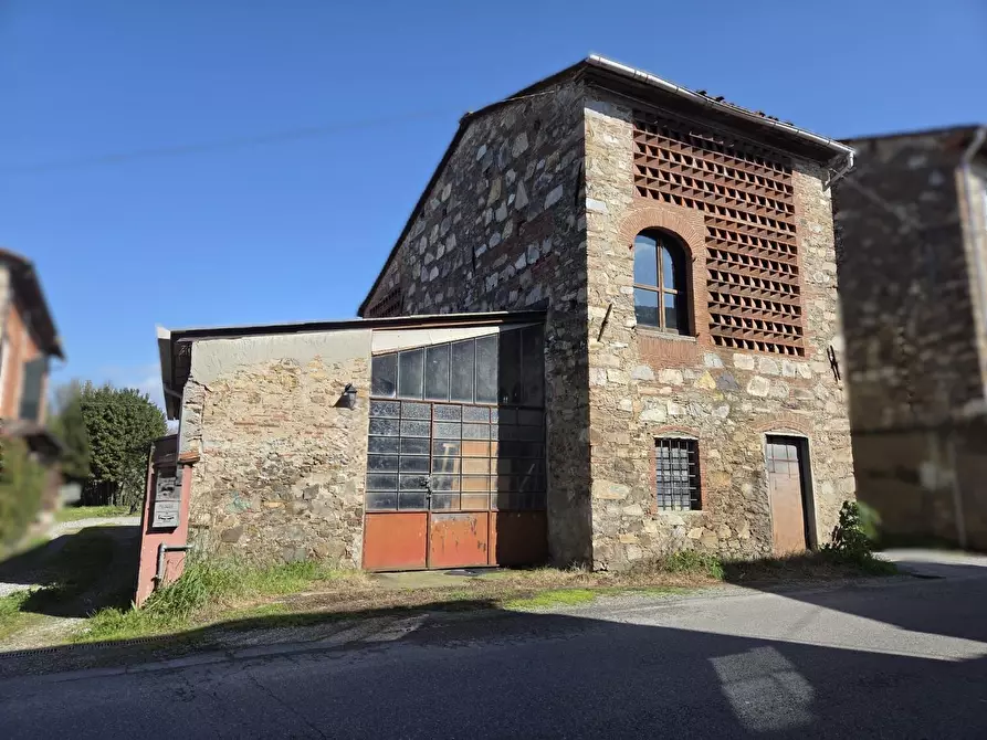 Immagine 1 di Deposito in vendita  a Capannori