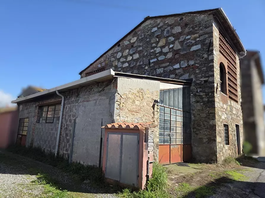 Immagine 4 di Deposito in vendita  a Capannori
