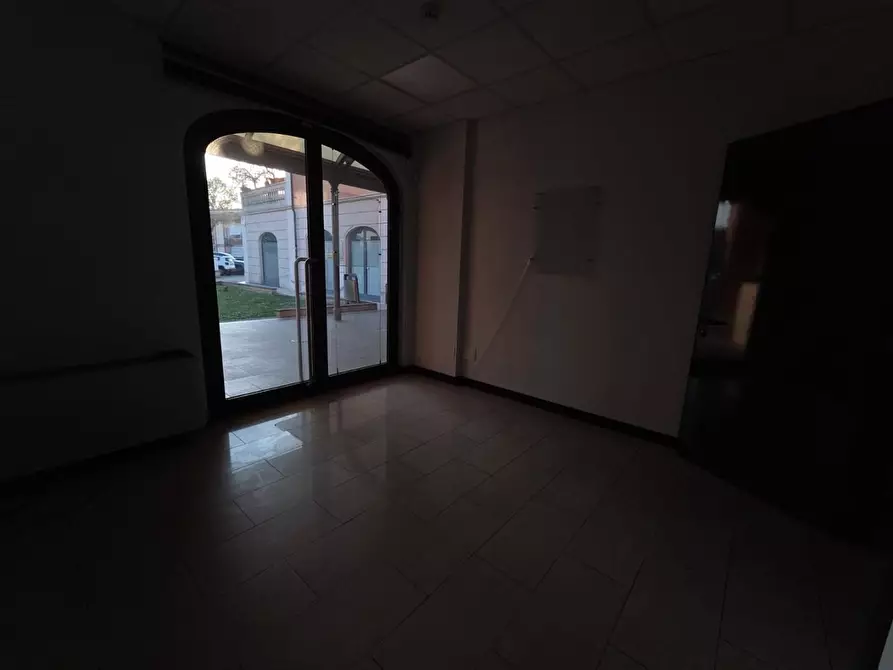 Immagine 6 di Locale commerciale in affitto  a Porcari