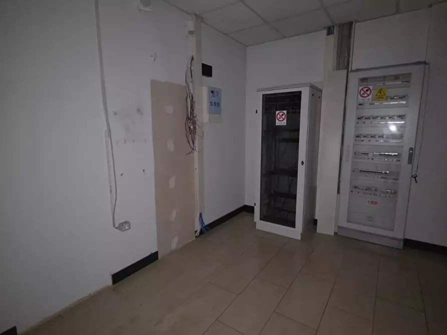 Immagine 2 di Locale commerciale in affitto  a Porcari