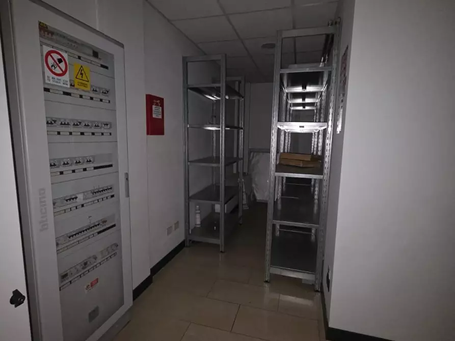 Immagine 8 di Locale commerciale in affitto  a Porcari