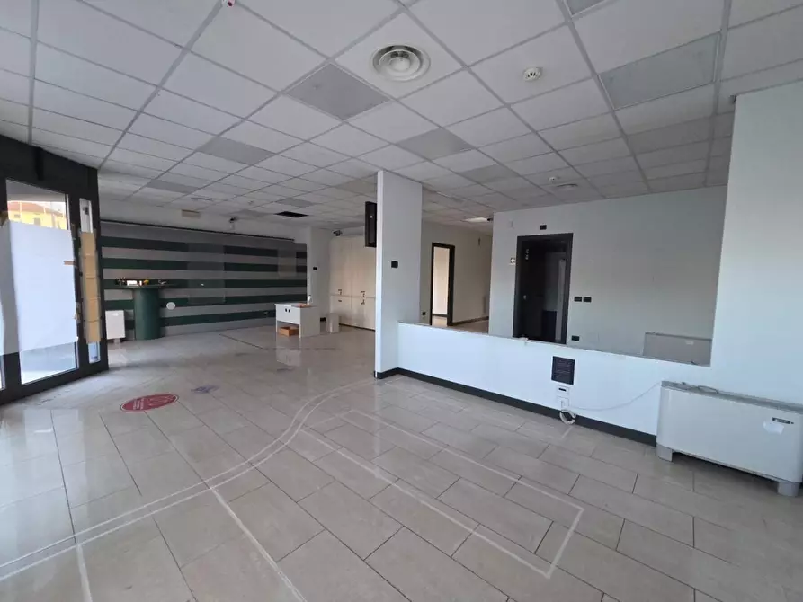 Immagine 1 di Locale commerciale in affitto  a Porcari